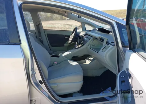 2011 Toyota Prius Three z USA, uszkodzony, nr VIN JTDKN3DU8B5347574